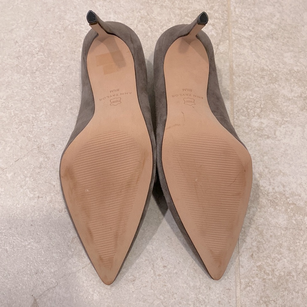 Gray Suede Pumps by Ann Taylor, Size 8.5 Med. Heels 3.5 inches. Slightl… - Picture 7 of 7